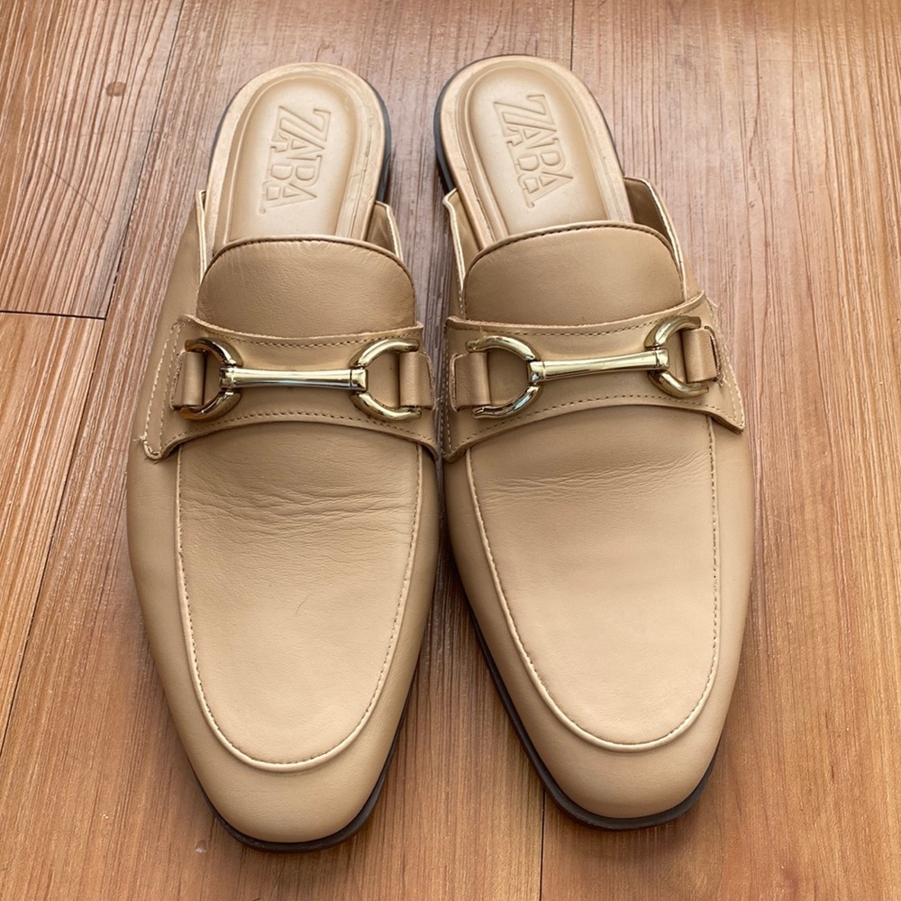ZARA REAL LEATHER LOW-HEELED MULES WITH GOLD BUCKLE SLIDES BEIGE​